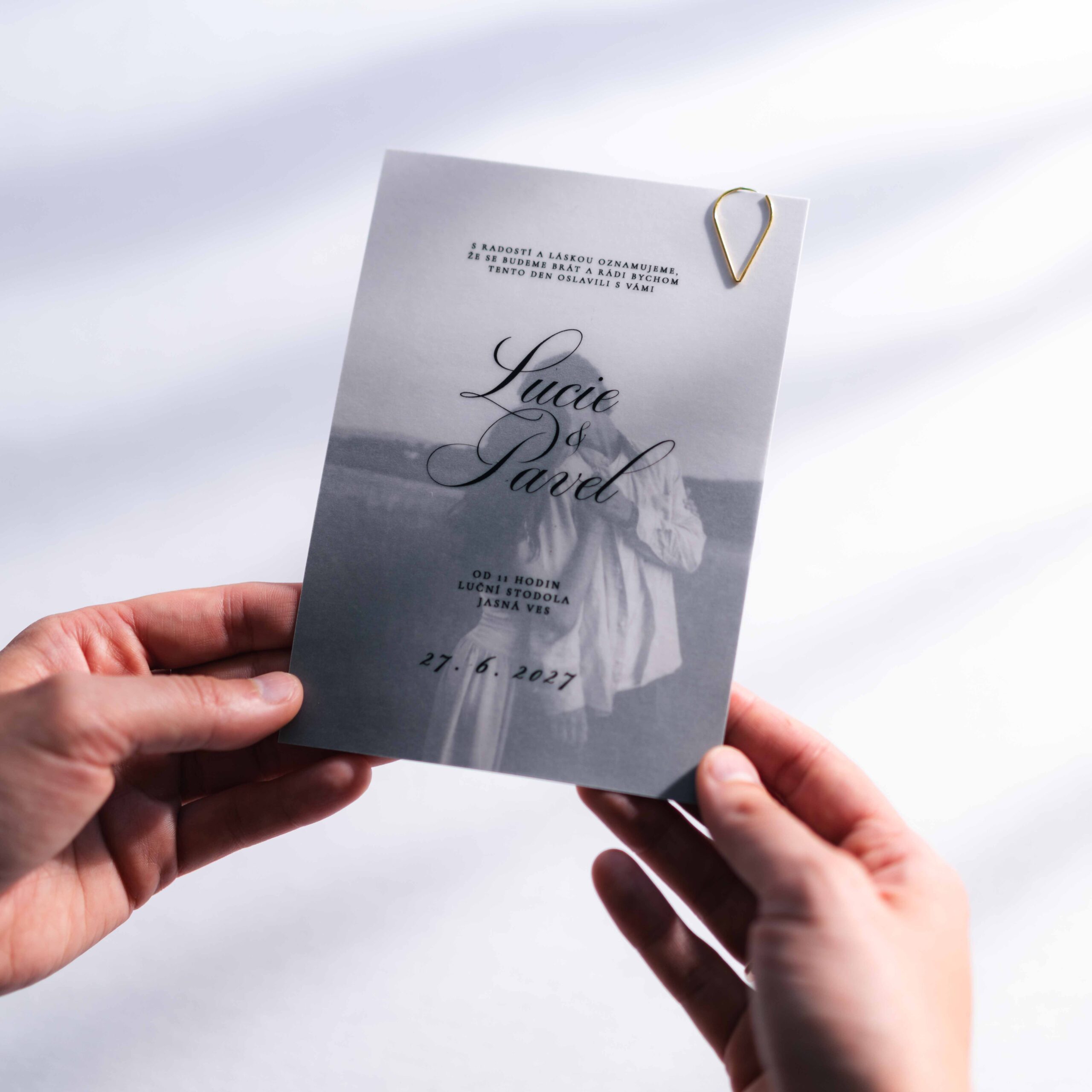 svatební oznámení s fotkou a průhledným papírem claire